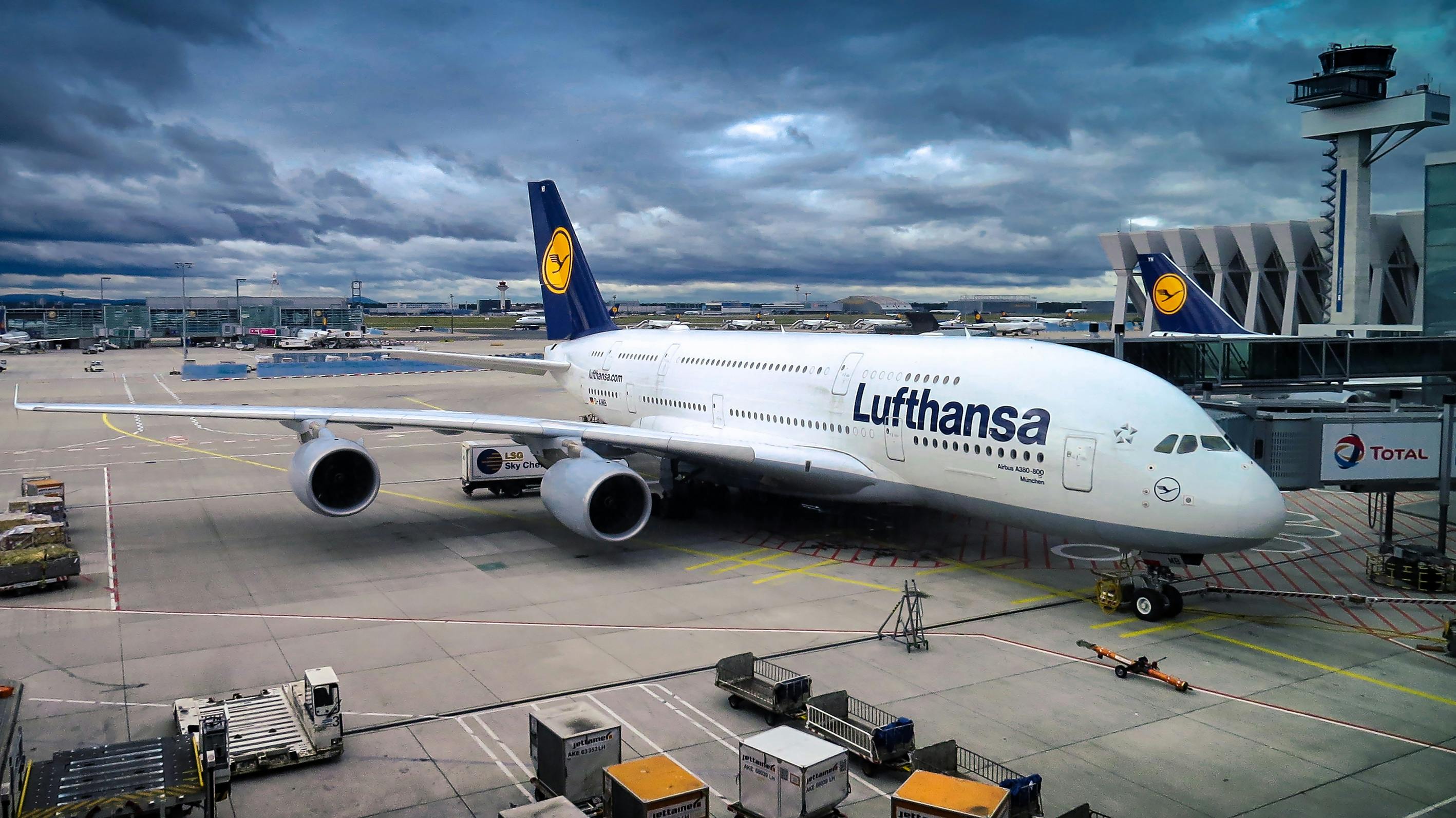 Air freight cargo plane